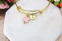 Clover Bracelet, Clover Bangle, Shamrock Bangle, Clover Charm, Mother's Day Gift, Personalized Gift, Best Friend Gift, Coworker Gift